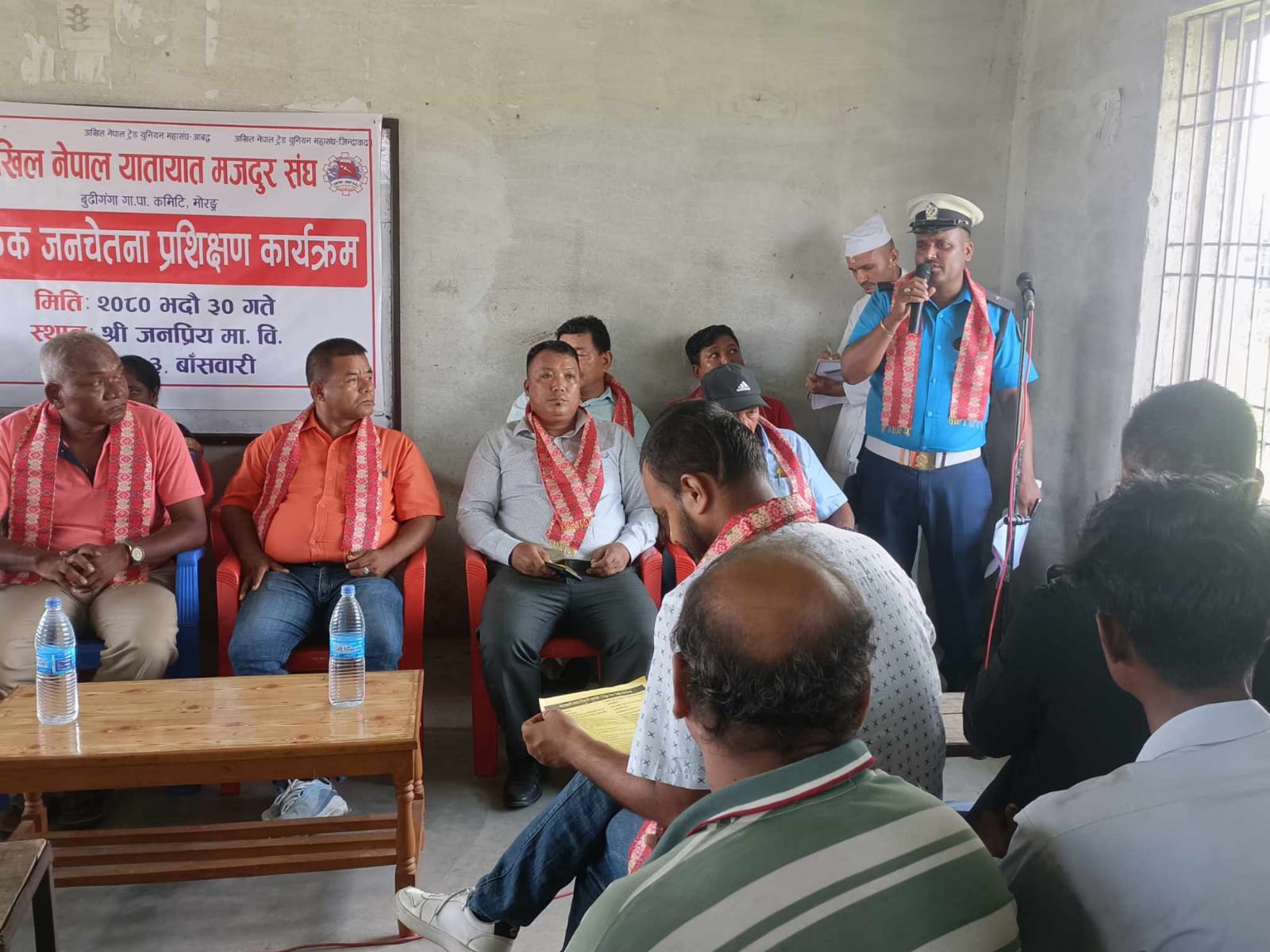 ट्राफिक प्रहरी पोष्ट निमुवा मोरङले १ सय भन्दा बढि सिटीसफारीका चालकलाई ट्राफिक नियमबारे सचेतना