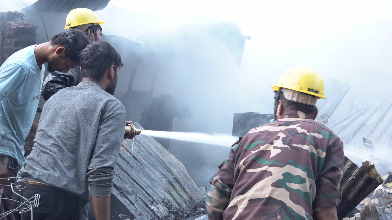 विराटनगरको  कवाडी गोदाममा भएको आगलागीमा परी ३ जनाको मृत्यु