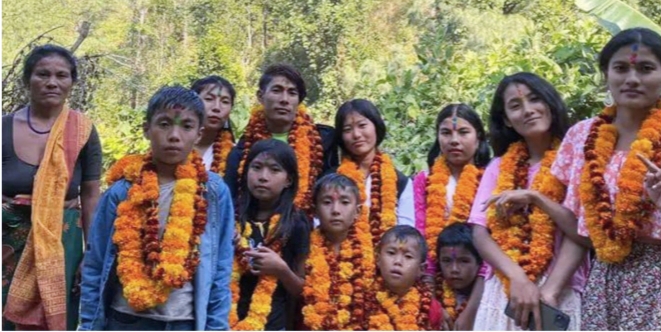 सिन्धुलीबाट सम्पर्कविहीन भएका हायु परिवारका १६ सदस्य पोखरामा सुरक्षित फेला